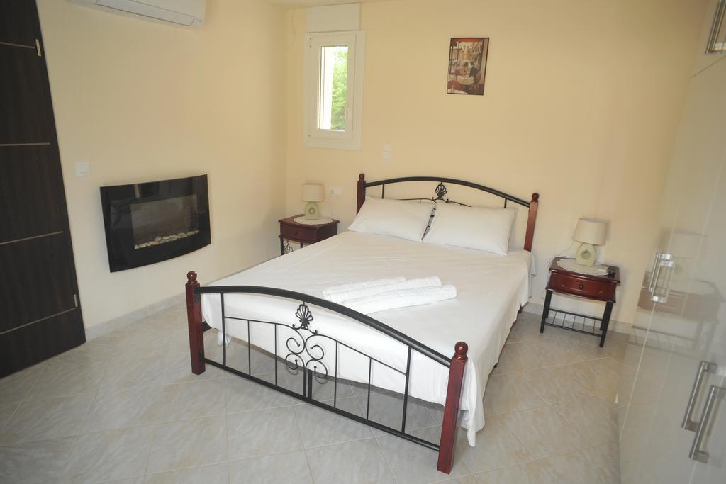 Villa Poulades กูเวีย ห้อง รูปภาพ