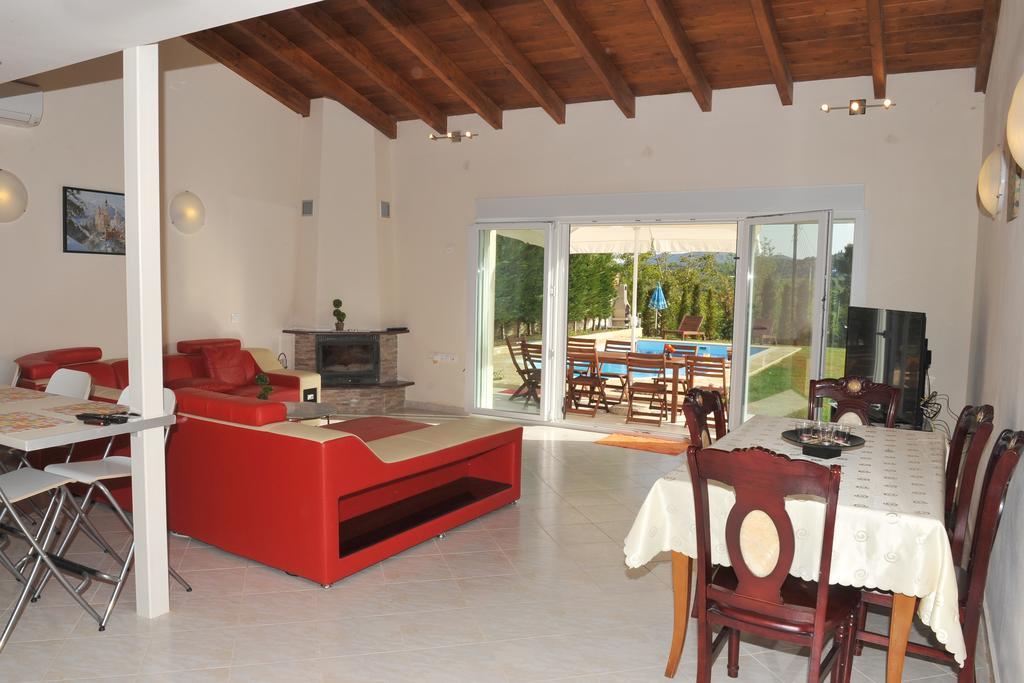 Villa Poulades กูเวีย ห้อง รูปภาพ