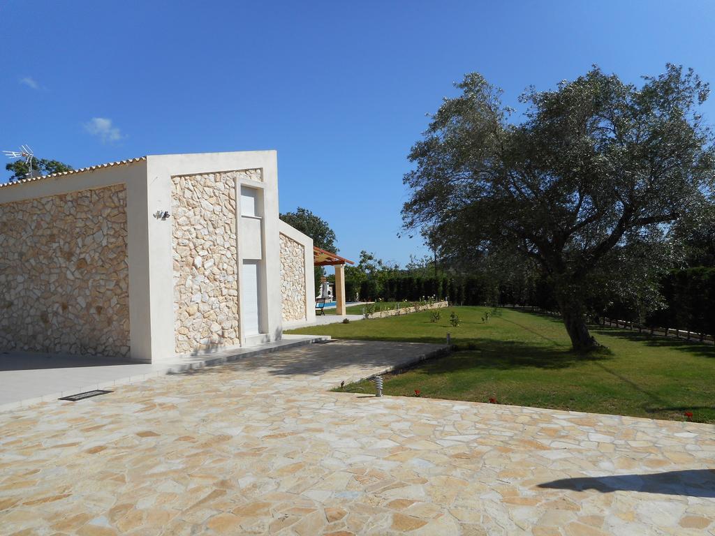 Villa Poulades กูเวีย ภายนอก รูปภาพ